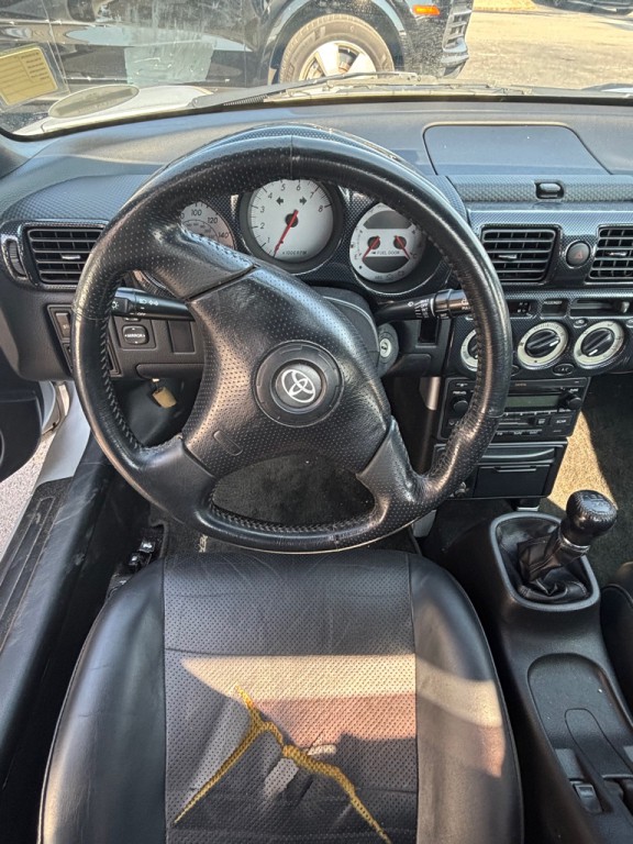 2003 Toyota MR2 Image 7