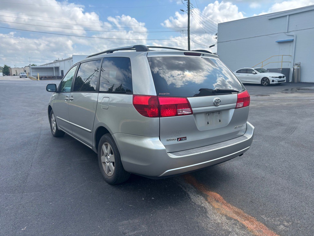 2004 Toyota Sienna Image 5