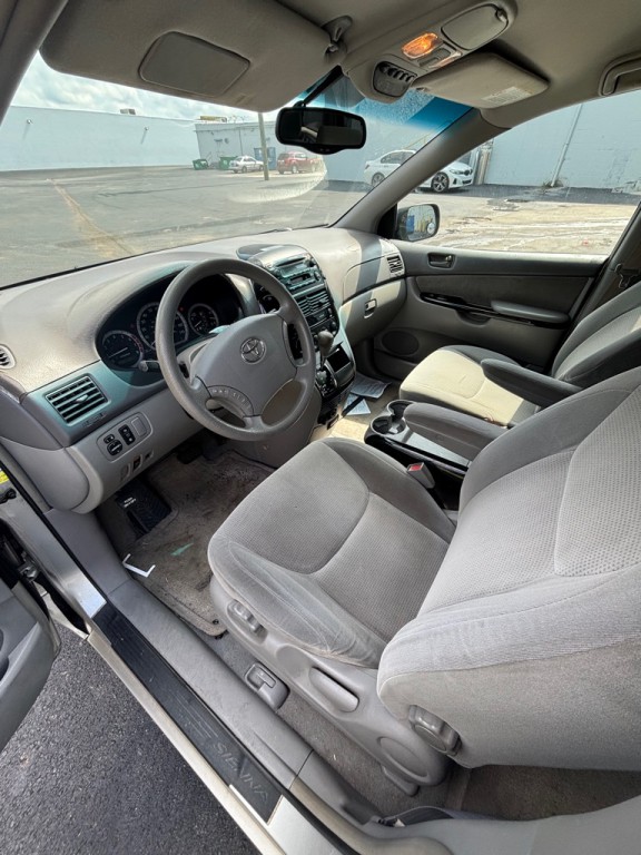 2004 Toyota Sienna Image 6