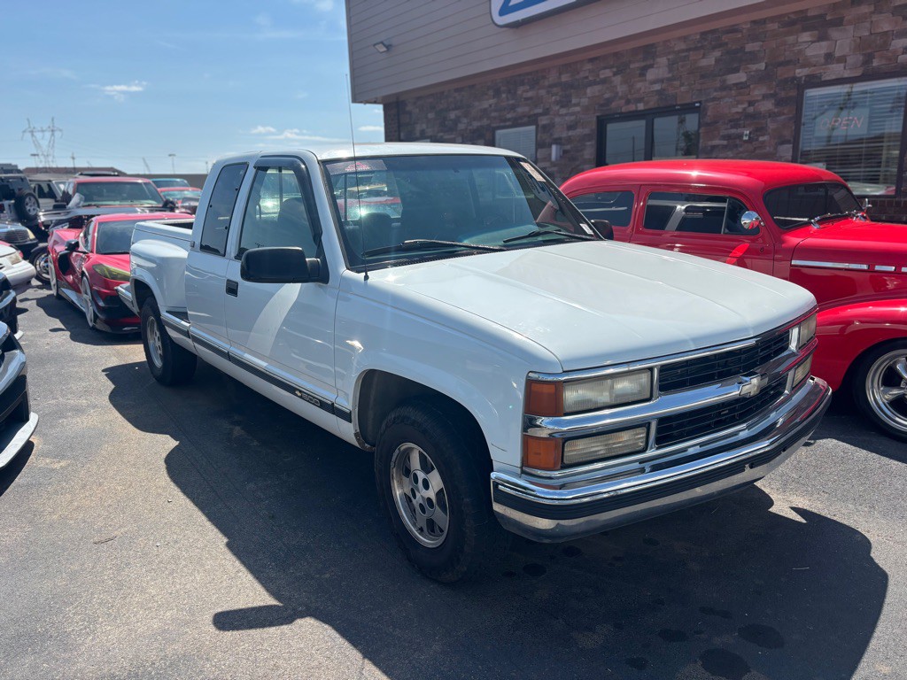 1995 Chevrolet C/K Image 2
