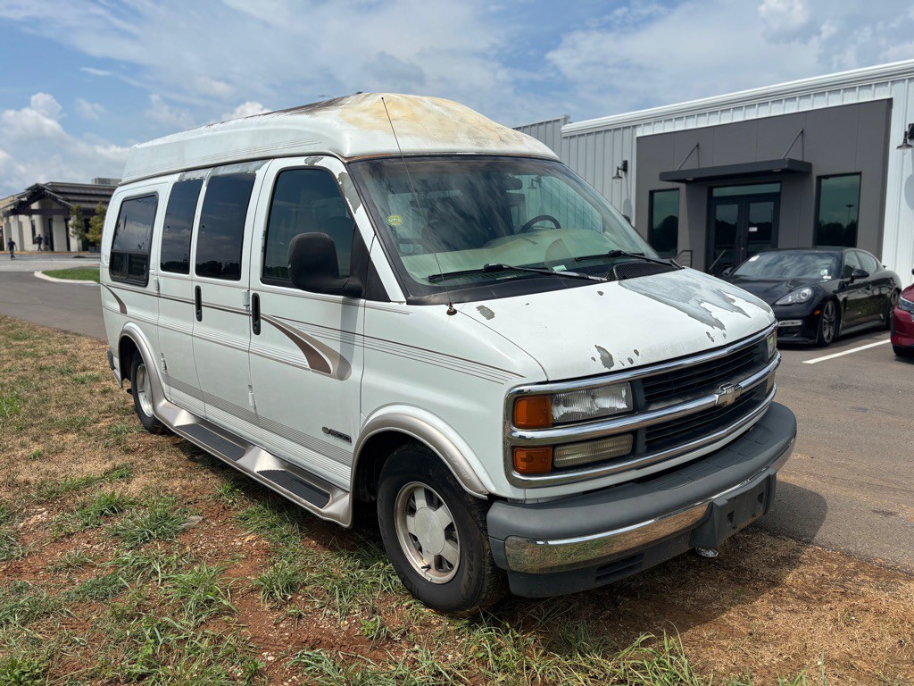 1999 Chevrolet Express Image 3