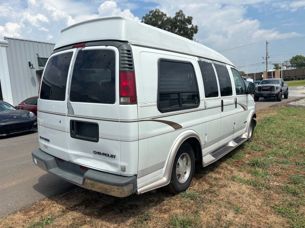 1999 Chevrolet Express Image 4