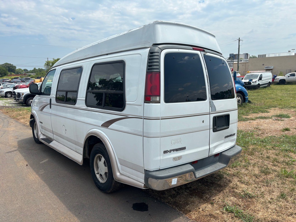 1999 Chevrolet Express Image 5