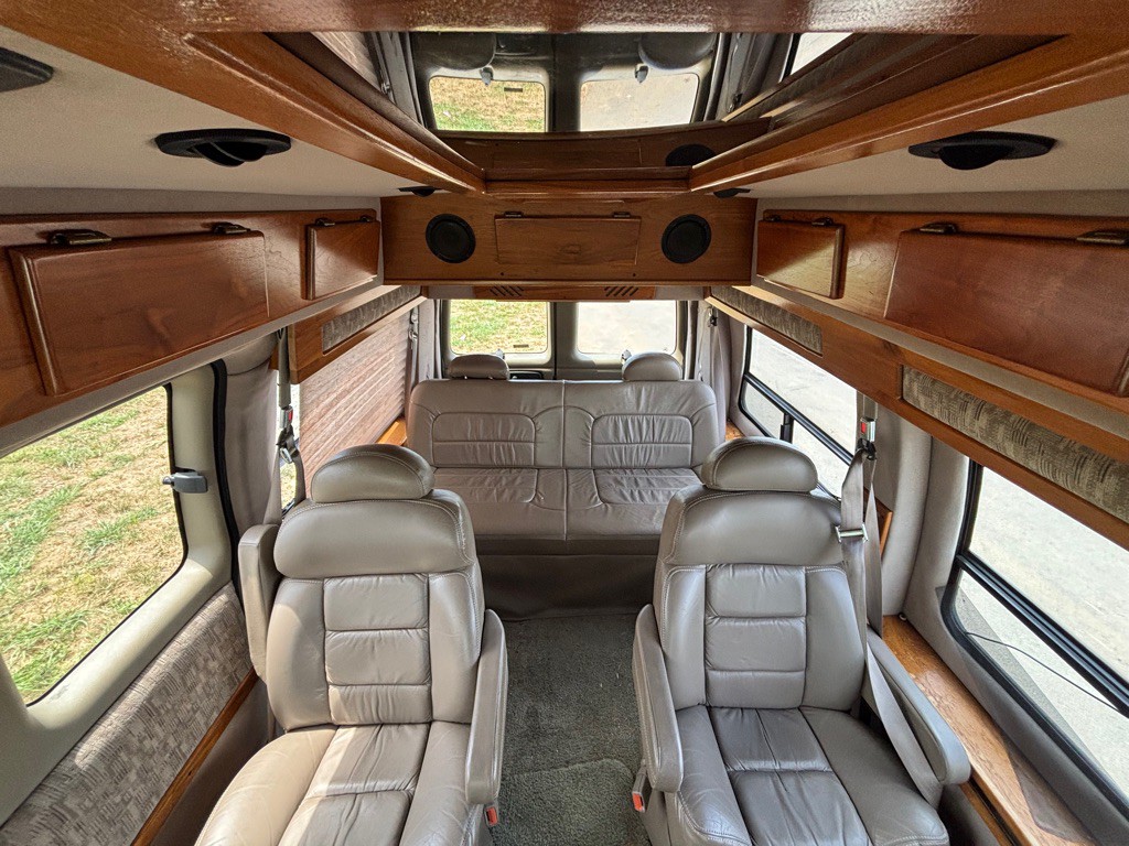 1999 Chevrolet Express Image 6