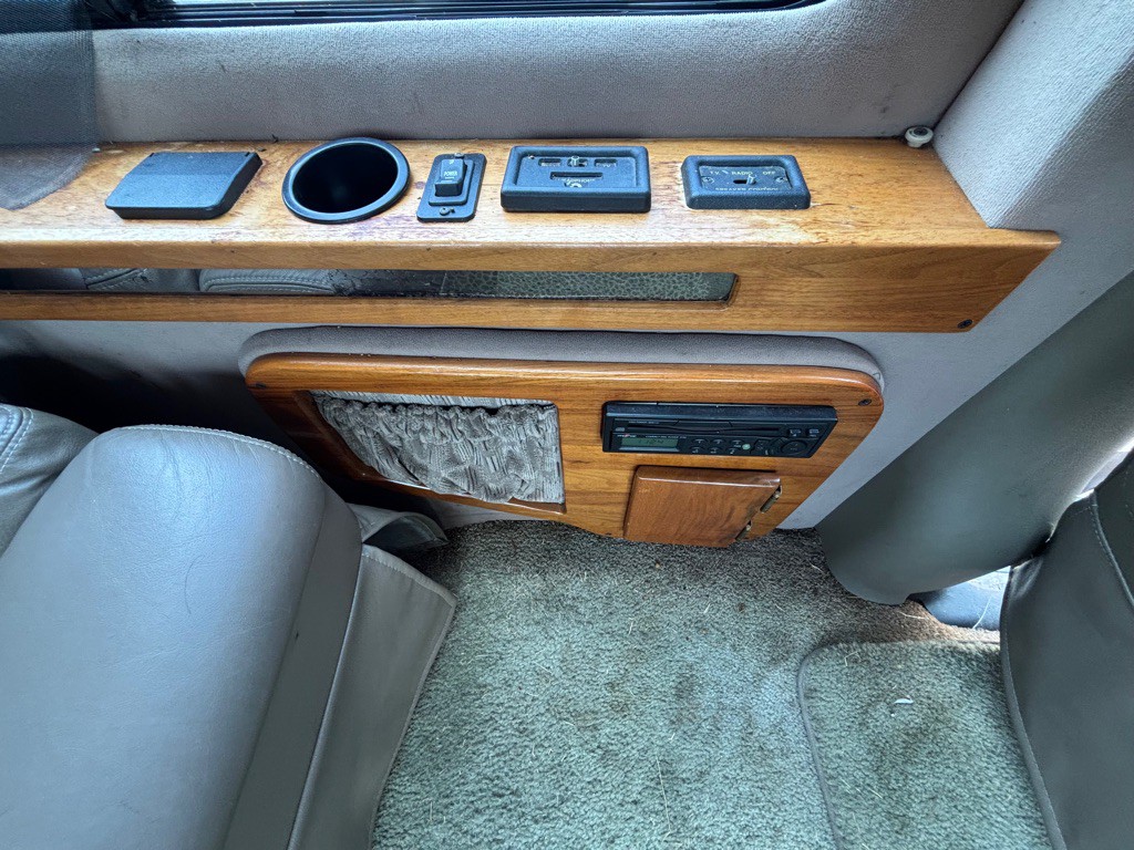 1999 Chevrolet Express Image 8