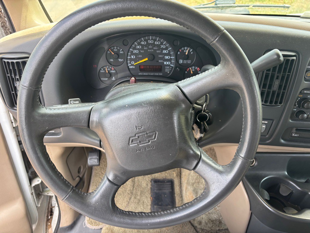 1999 Chevrolet Express Image 9