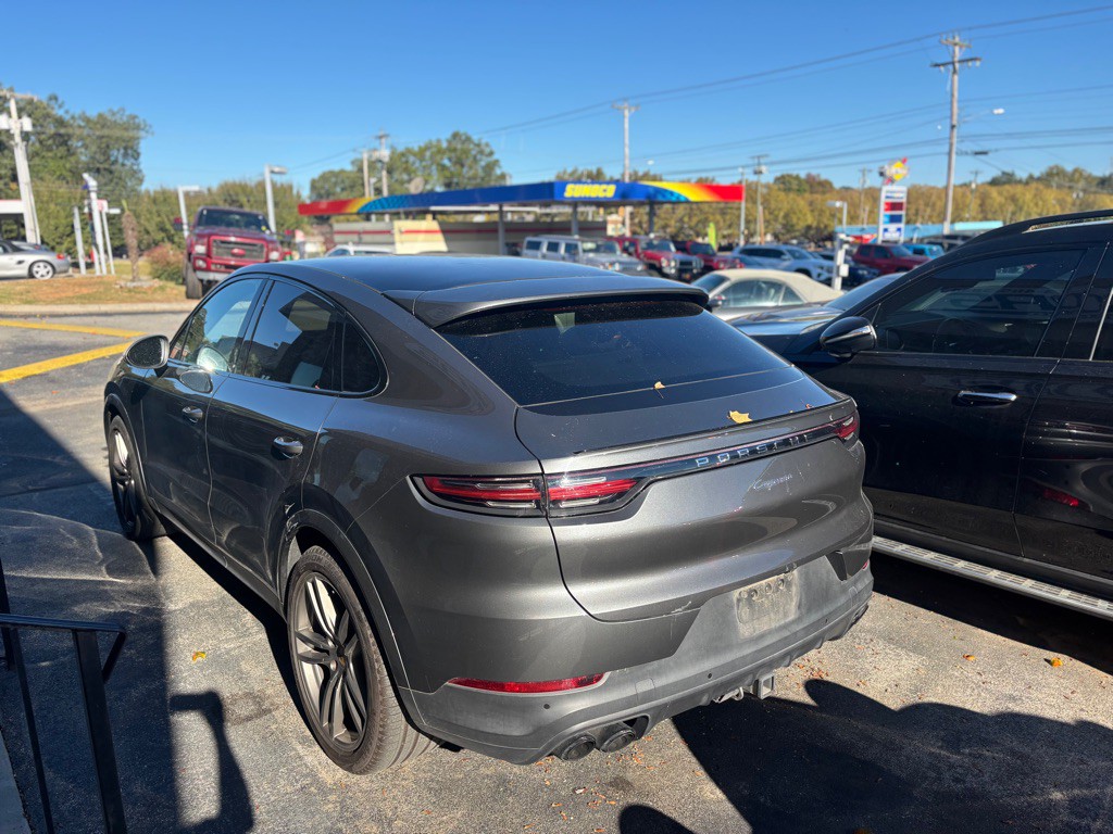 2023 Porsche Cayenne Image 2