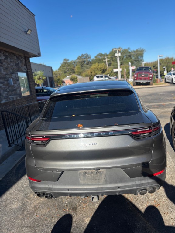 2023 Porsche Cayenne Image 3