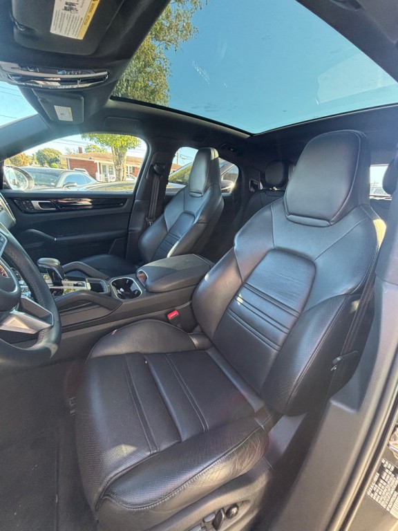 2023 Porsche Cayenne Image 6