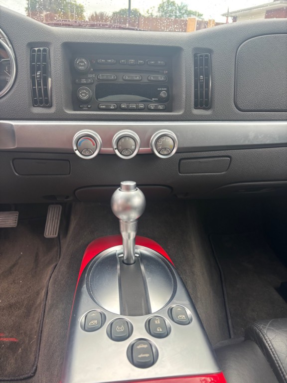 2004 Chevrolet SSR Image 2