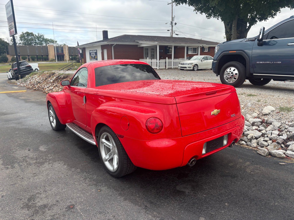 2004 Chevrolet SSR Image 7