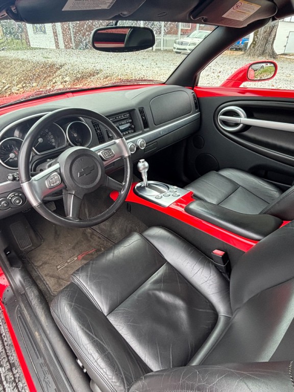 2004 Chevrolet SSR Image 8