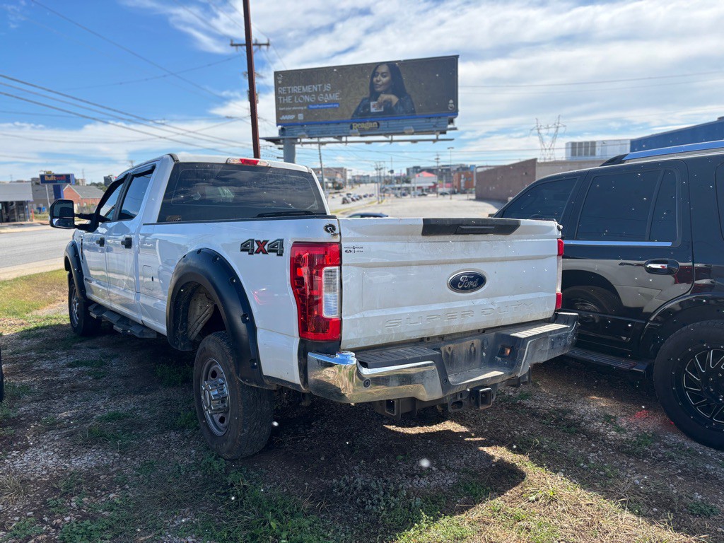 2017 Ford F-350 Image 2