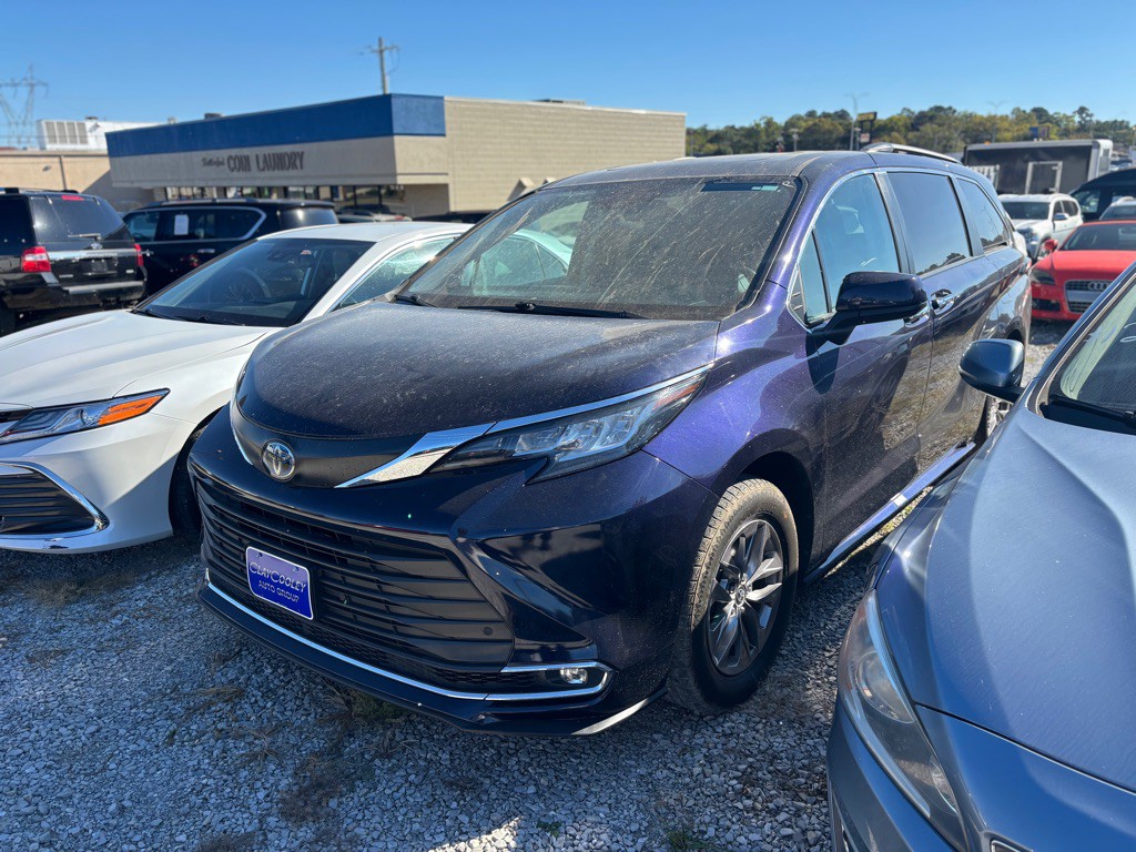 2023 Toyota Sienna Image 1
