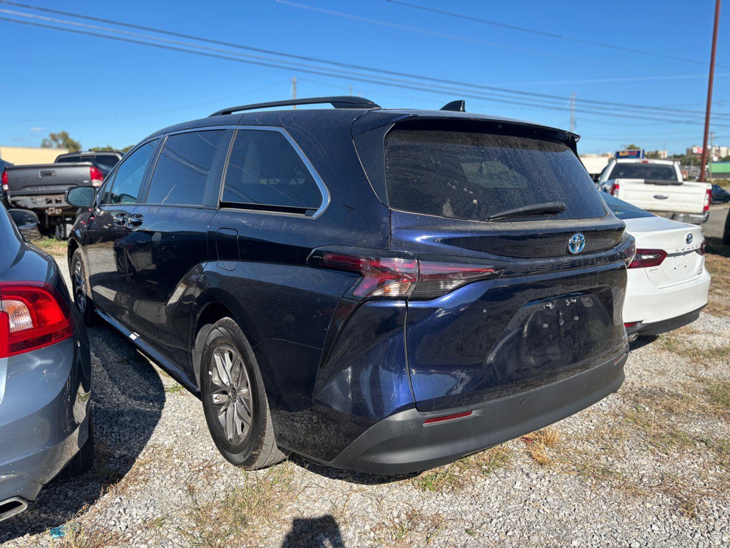 2023 Toyota Sienna Image 4