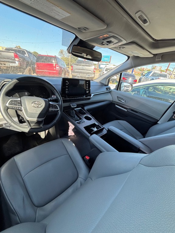 2023 Toyota Sienna Image 5