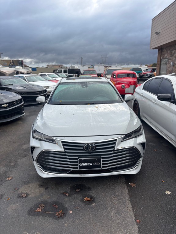 2022 Toyota Avalon Image 2