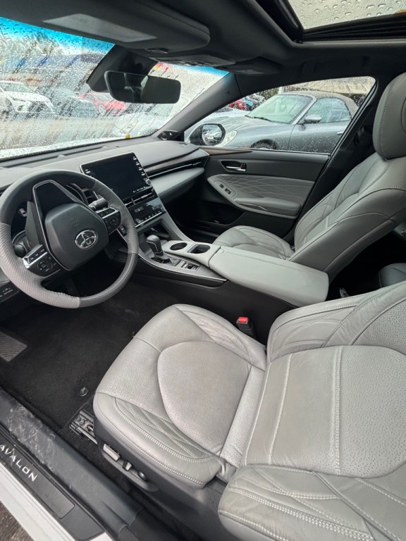 2022 Toyota Avalon Image 6