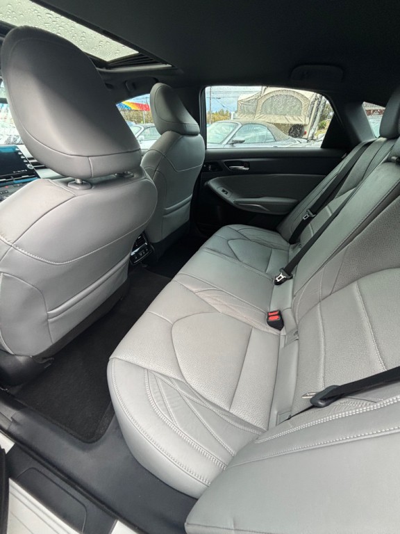 2022 Toyota Avalon Image 8