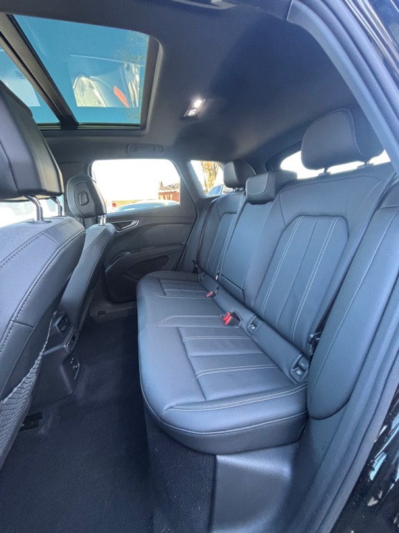 2022 Audi Q4 E-tron Image 8