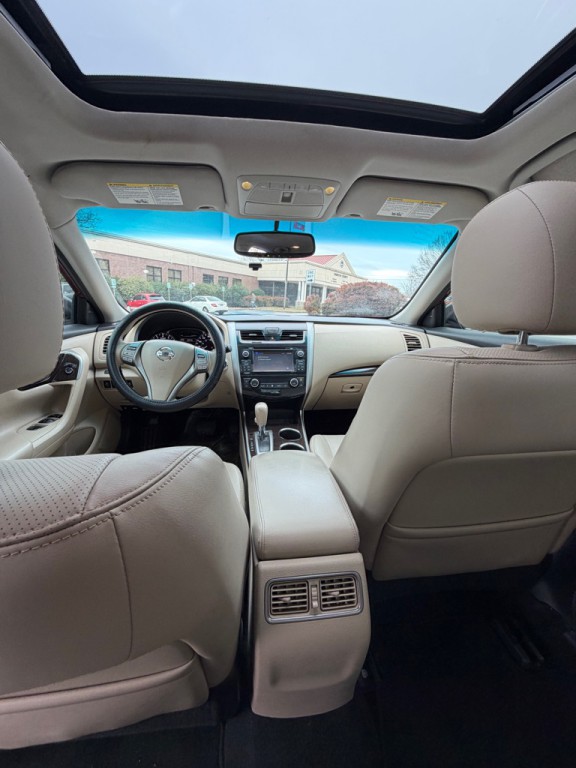 2015 Nissan Altima Image 9