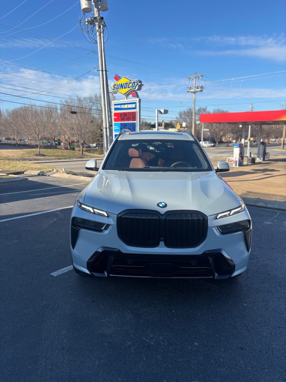 2024 BMW X7 Image 2