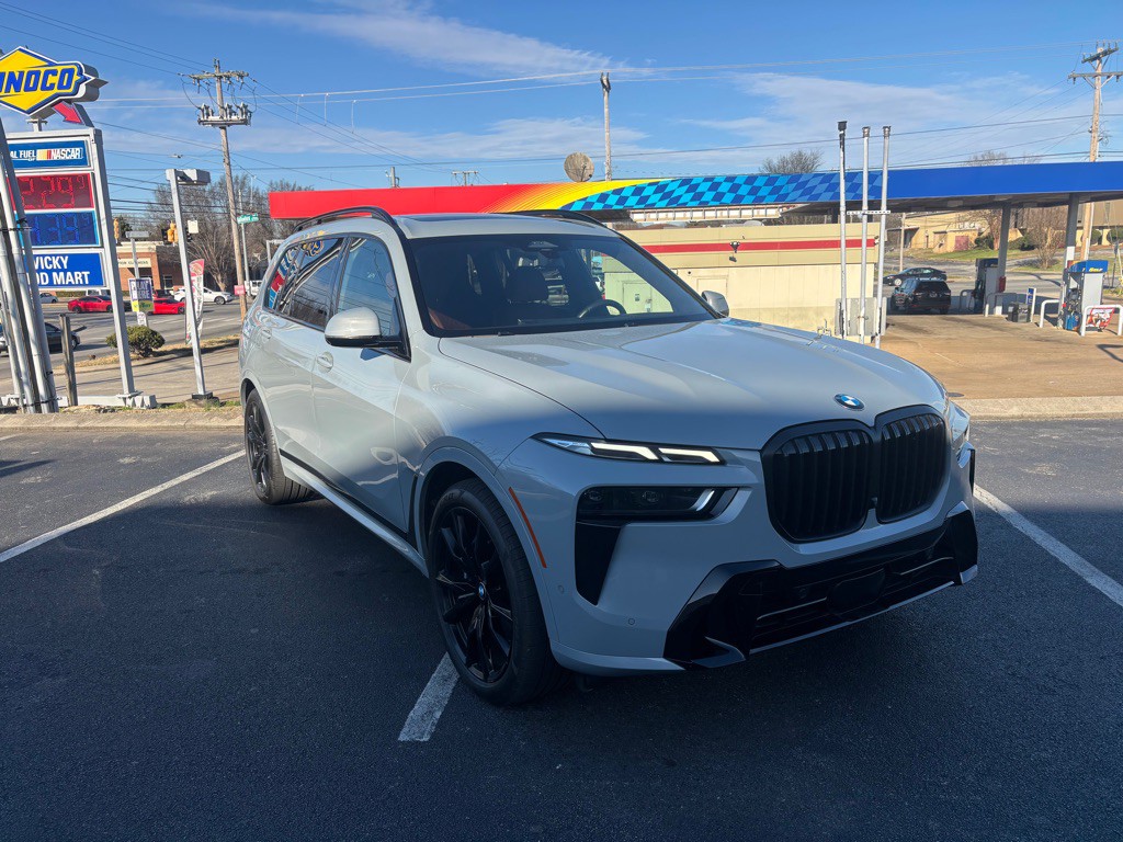 2024 BMW X7 Image 3