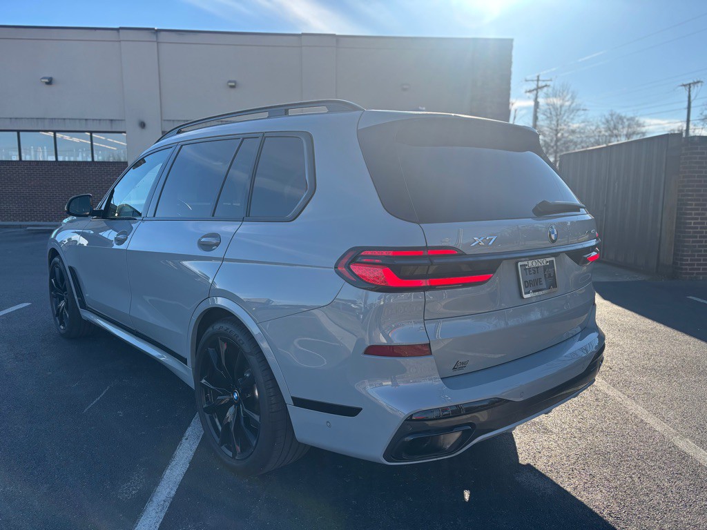 2024 BMW X7 Image 6