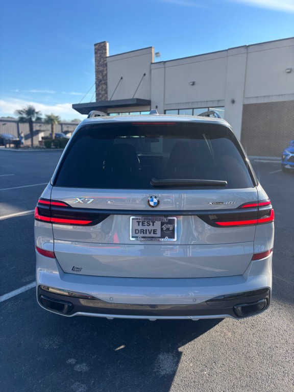 2024 BMW X7 Image 7