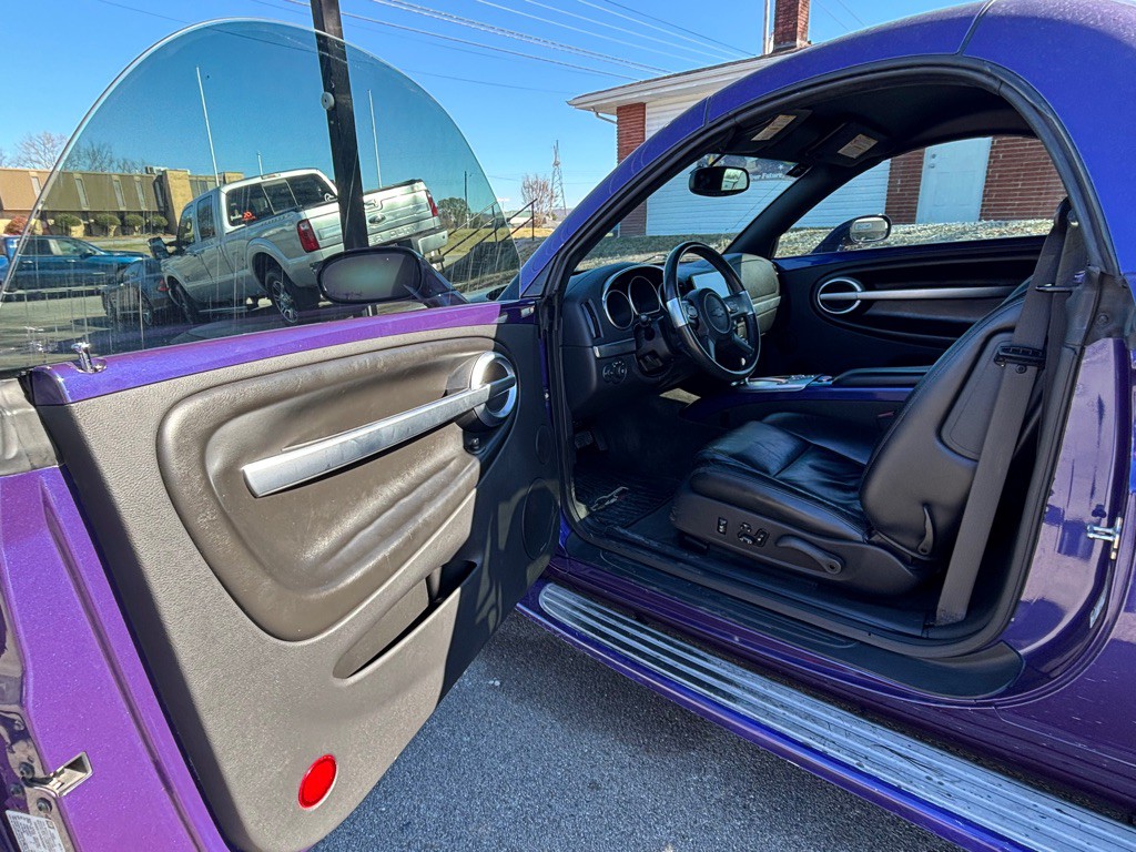 2004 Chevrolet SSR Image 9