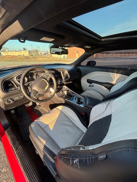 2015 Dodge Challenger Image 8