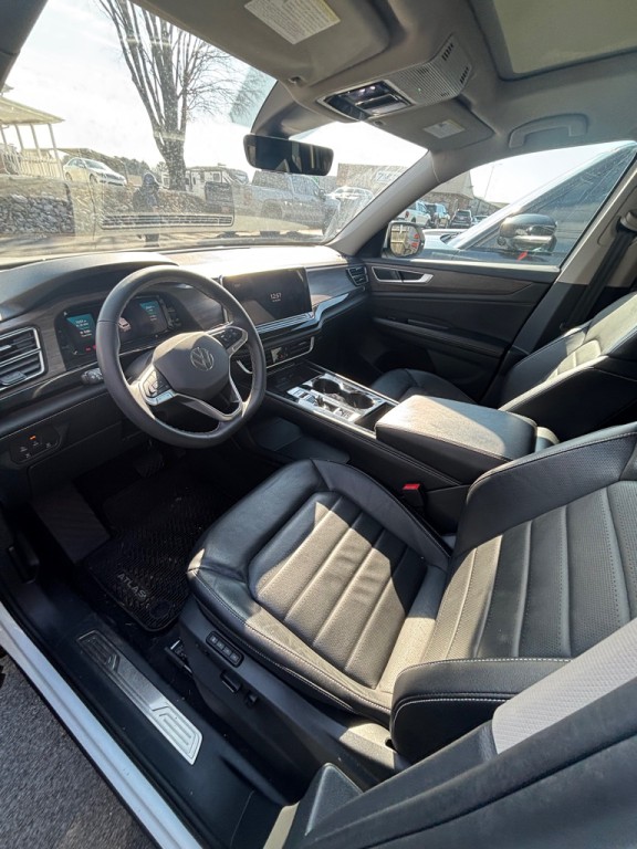 2024 Volkswagen Atlas Image 3