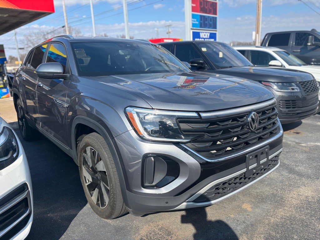 2024 Volkswagen Atlas Cross Spo Image 2