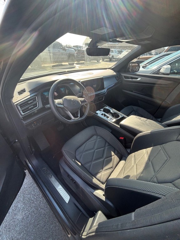 2024 Volkswagen Atlas Cross Spo Image 5