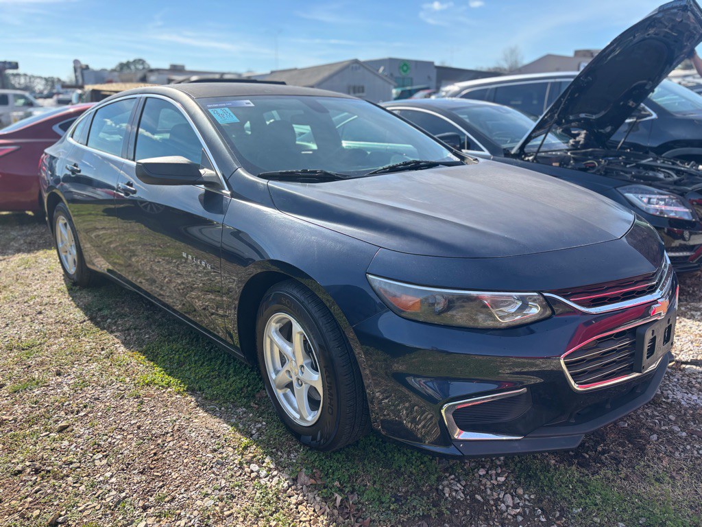 2017 Chevrolet Malibu Image 2