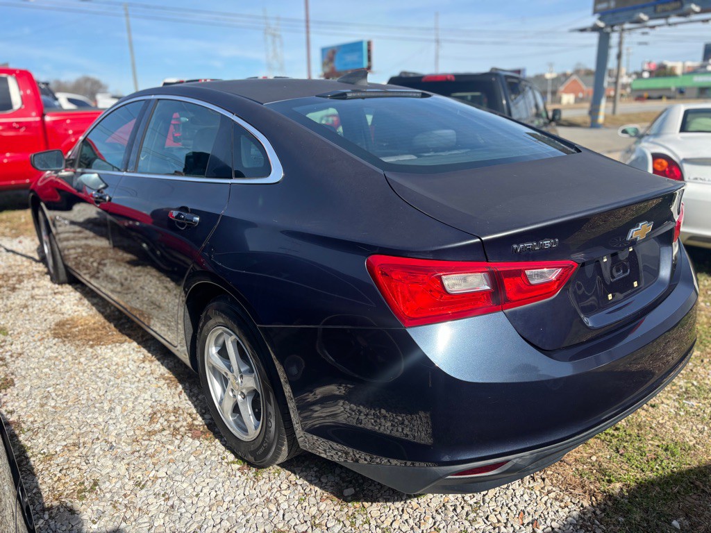 2017 Chevrolet Malibu Image 4
