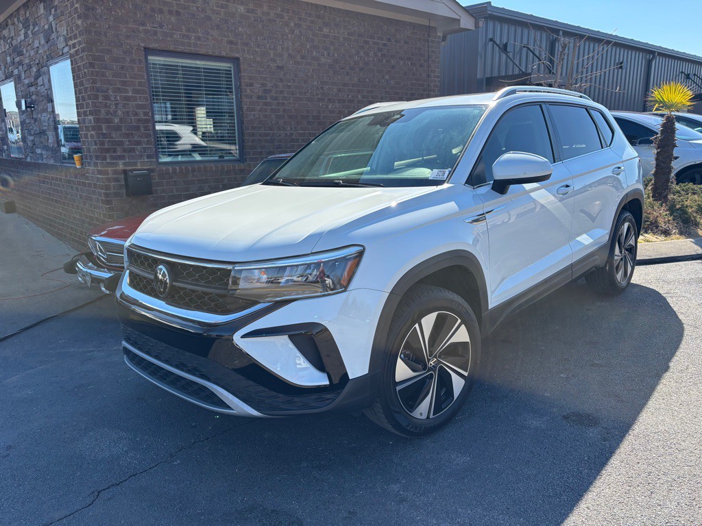 2024 Volkswagen Taos Image 1