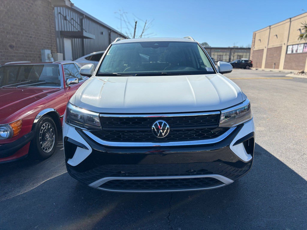 2024 Volkswagen Taos Image 2