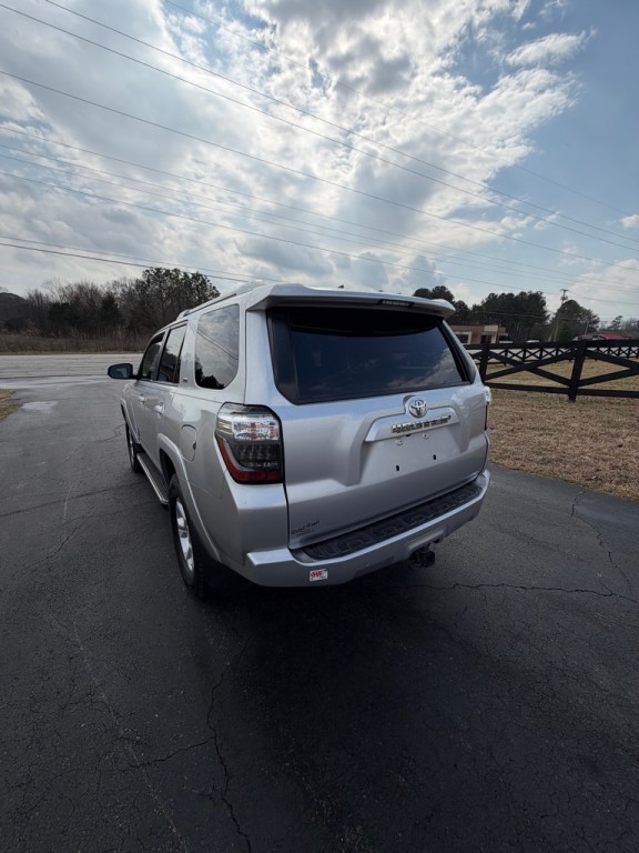 2016 Toyota 4Runner Image 10