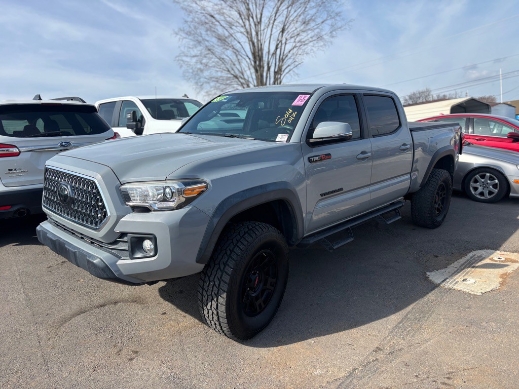 2018 Toyota Tacoma Image 2