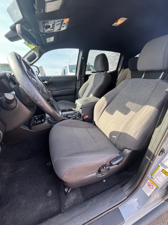 2018 Toyota Tacoma Image 4