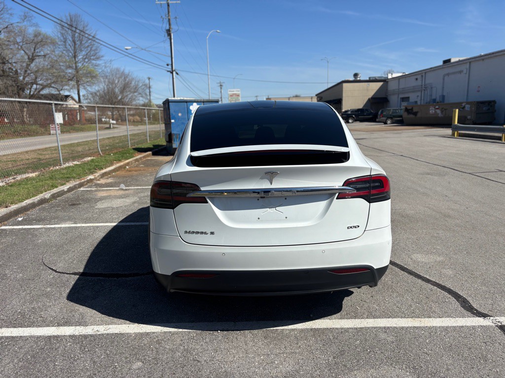 2016 Tesla Model X Image 6