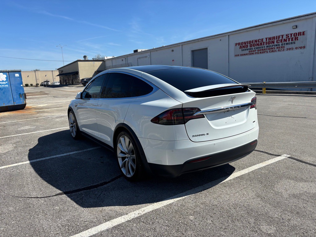 2016 Tesla Model X Image 7