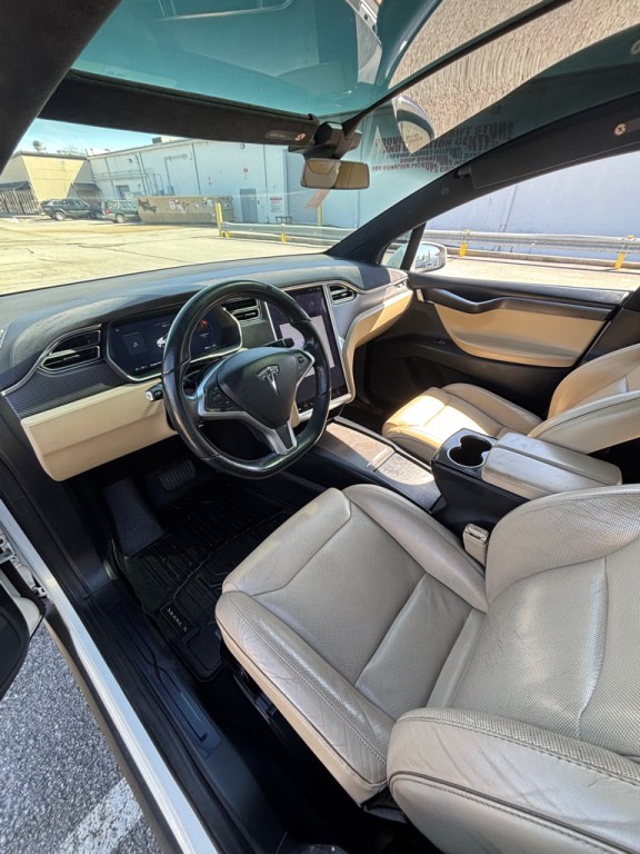 2016 Tesla Model X Image 8
