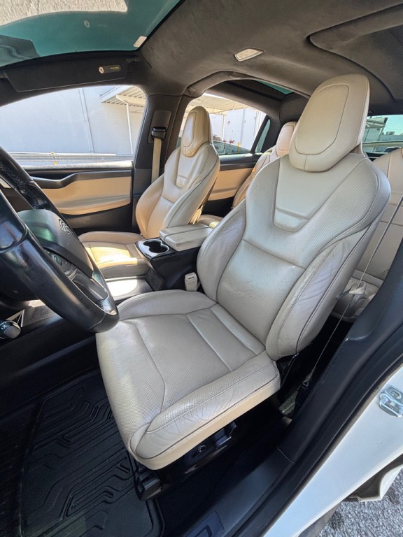 2016 Tesla Model X Image 9