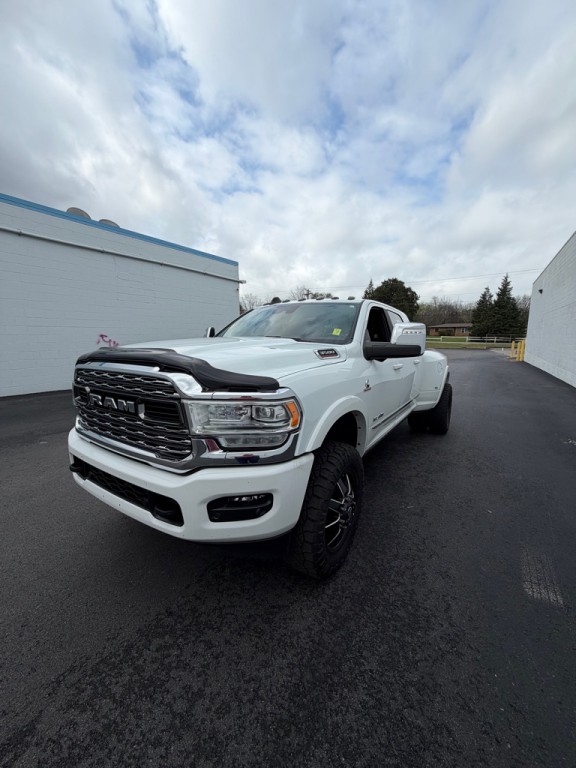 2023 RAM 3500 Image 3