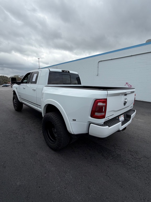2023 RAM 3500 Image 4