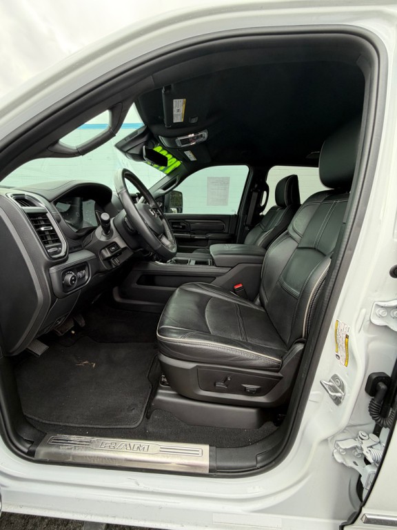 2023 RAM 3500 Image 9