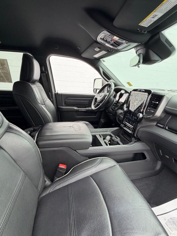 2023 RAM 3500 Image 10