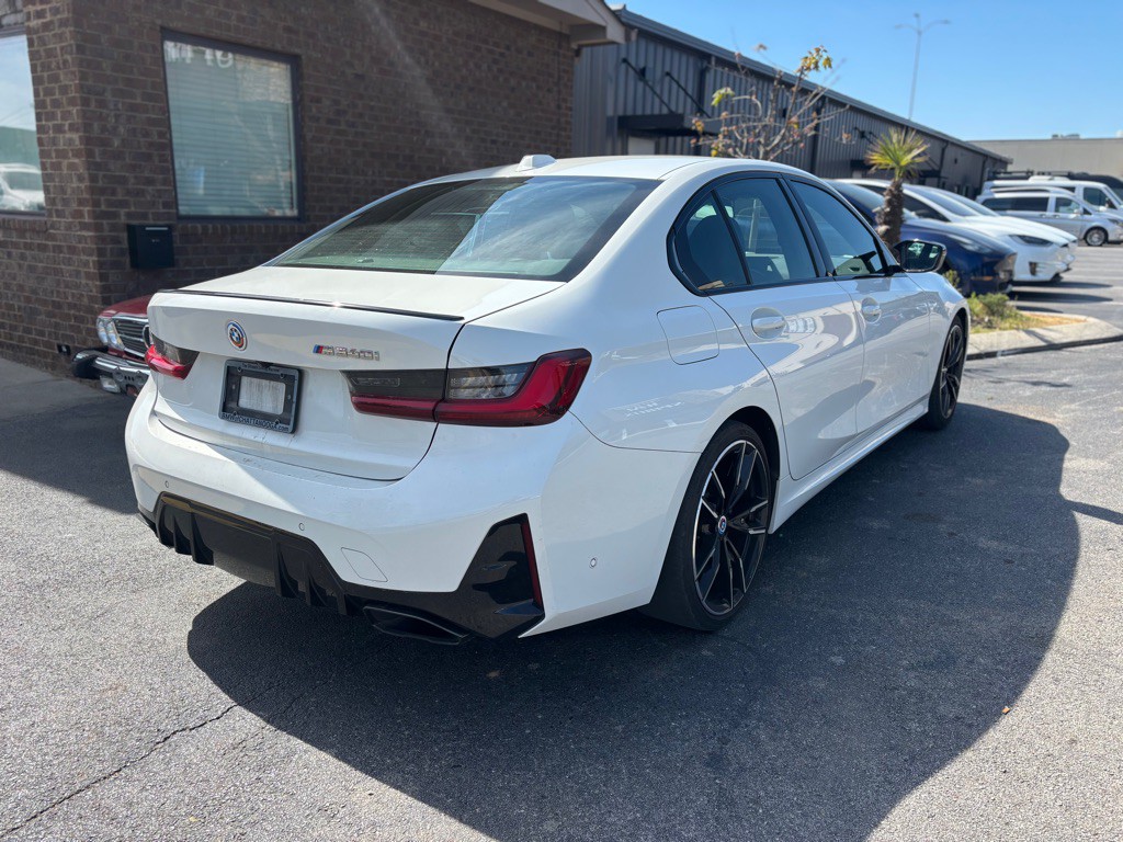 2023 BMW 3 Series Image 2